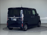 バックカメラが付いているのでバックでの車庫入れも安心です。