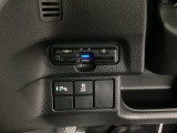 ビルトインタイプの【ETC】で見た目もスッキリ。高速道路の利用にとても便利です。【パーキングセンサー】駐車や出庫時にクルマの前後の障害を検知し、音とディスプレイでお知らせします。