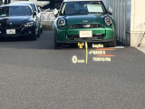 人気のヘッドアップディスプレイ!現在の車速、ナビゲーション・システムによるルート案内の矢印表示、チェック・コントロール、前車接近警告など、さまざまな情報をドライバーの視界内に直接表示いたします!