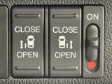 【両側パワースライドドア】スマートキーや運転席のスイッチで後席両側スライドドアの開閉が可能♪電動だから力を入れてドアを開ける必要が無く、小さなお子様でも簡単に開け閉めでき快適です♪