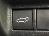 【パワーバックドア】スマートキーや運転席のボタンを押すだけでリアゲートが自動で開閉します!荷物を持っている時や、高い位置にあるバックドアを閉める際に便利な機能です♪