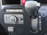 オートエアコンなのでスイッチひとつで車内を設定温度に調節してくれます☆