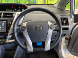 インテリアに合わせたデザインのステアリングは、運転される方のことも考え、運転しやすい形状、大きさです。是非一度、実際に触ってお確かめください。