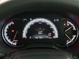とっても見やすいメーターです。夜間時はラグジュアリーな気分にさせてくれる照明が魅力ですので、夜のドライブも楽しみになりますよ♪