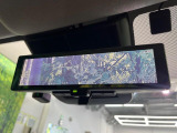 【インテリジェントルームミラー】後席の大きな荷物や同乗者で後方が確認しづらい時でも安心!カメラが撮影した車両後方の映像をルームミラー内に表示。クリアな視界で状況の確認が可能です!