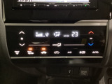 プラズマクラスター付き・オートエアコンがついてますので、簡単操作で快適に過ごせます。リア熱線のスイッチの中に、雪道に対応したサイドミラーヒーターも入っています。