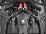 620馬力(カタログ値)を発揮する3.9L・V8ツインターボエンジンをフロントに搭載しております。