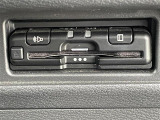 【ETC】有料道路を利用する際に料金所で停止することなく通過できる、ETC車載器(ノンストップ自動料金収受システム機器)が装備されています。セットアップを行うことで利用可能になります。