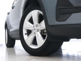 5スポーク7.5J&times;18インチシルバーアルミホイール。衝突回避・被害軽減ブレーキシステムをはじめとする先進安全・運転支援機能を標準装備。