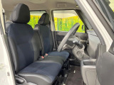 運転席シート廻りは使用感も少なく、良好な状態となっています。前オーナー様が丁寧に使っていたことがよくわかりますね。