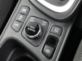 各操作スイッチは使いやすい位置に配置されてます。