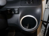 運転席・助手席の前にカップホルダーが備えてあります。
