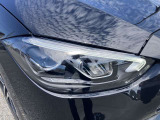 右ヘッドランプ。LEDハイパフォーマンスヘッドライトを装備。