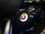 メルセデス・ベンツ八王子の最新のショールームには、大型モニターがあり最先端のメルセデス・ベンツをご体感頂けます!屋内展示場のため、天候の悪い日でも、ごゆっくりとお車をご覧頂ける店舗でございます!