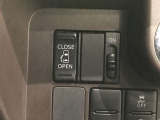 運転席から左後方のスライドドアの開閉できます