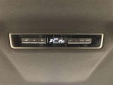 後席のエアコン操作スイッチ