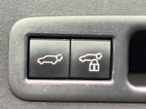 【パワーバックドア】スマートキーや運転席のボタンを押すだけでリアゲートが自動で開閉します!荷物を持っている時や、高い位置にあるバックドアを閉める際に便利な機能です♪
