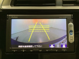 バックでの車庫入れも安心です! リアカメラが付いているバックモニター付のナビを装備しております。操作線もついており距離感も画面から確認できます。