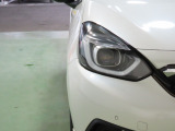 LEDヘッドライトは、点灯の瞬間から光量を発揮し、突然暗くなるトンネルなどでの安定感を高めます。