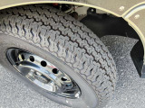 新車時のタイヤなので溝たっぷり有ります♪