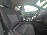 体にフィットし運転する楽しさを感じられるシートです