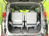 普段のお買い物や通勤、送迎等に十分な荷室スペースを確保しております。セカンドシートを倒すと、大きな荷物の積載も可能です♪