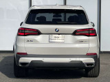 また、BMW正規認定中古車は、エマージェンシーサービスが自動付帯。24時間365日、皆様のカーライフをサポート致します。確かな安心のうえで、「駆けぬける歓び」をご堪能ください。