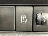 【パワースライドドア】スマートキーや運転席のスイッチでスライドドアの開閉が可能♪電動だから力を入れてドアを開ける必要が無く、小さいお子様でも、重い荷物を持っている時もラクに開け閉めできます♪