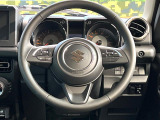 インテリアに合わせたデザインのステアリングは、運転される方のことも考え、運転しやすい形状、大きさです。是非一度、実際に触ってお確かめください。