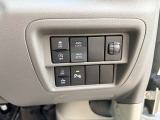 運転席操作部の写真です!席から操作しやすい位置に配置されており、快適な運転の強い味方となってくれます。ぜひ来場して、実際に触ってみてください♪