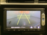 バックでの車庫入れも安心です! リアカメラが付いているバックモニター付のナビを装備しております。操作線もついており距離感も画面から確認できます。