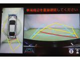 ハンドル操作にあわせてガイドラインが変化するバックガイドモニター搭載。全方位、フロント、左右側面モニターも搭載しているので、周囲の状況を確認しながら駐車出来ます。慣れない場所でも心強いですよ。