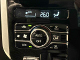 AUTOエアコンを装備しています♪室内の温度を設定するとセンサーが室温を感知して、温度、風量を自動的にコントロ-ルして快適な空間を作ってくれます!