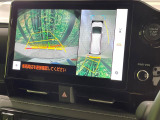 【パノラミックビューモニター】専用のカメラにより、上から見下ろしたような視点で360度クルマの周囲を確認することができます☆死角部分も確認しやすく、狭い場所での切り返しや駐車もスムーズに行えます。