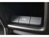 USBオーディオ用ソケットがついていますので携帯電話などを接続すれば音楽等の再生が可能です!