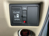 パワースライドドアの開閉はスマートキーのリモコンやドアノブは勿論、運転席側のスイッチ操作でも開閉ができ、安全・簡単です