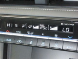 左右独立温度コントロールフルオートエアコンです。運転席、助手席それぞれで独立して温度設定ができます。冷え性の方が乗っても安心ですね♪