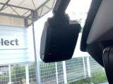 ドライブレコーダーを装備しており、走行中の映像をしっかり記録します。万が一の際の状況確認に役立つ安心装備です。