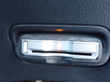 ■【ETC車載器】が装備されています。セットアップをしてお渡しとなり、ETCカードを差し込むだけで高速道路の利用が可能です。