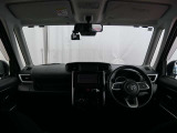 見通しのよいすっきりとした視界で、誰でも運転しやすいです。運転のしやすさは疲れにくさにも繋がりますよ♪