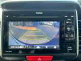駐車時、後方の映像がモニターで確認できます。狭い場所での駐車もスムーズです。