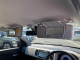 運転席と助手席にはミラー付きサンバイザーを装備☆