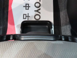 助手席シートアンダートレイ。