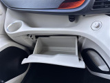 【グローブボックス】大容量のグローブボックスです!!車検証ケース他、日頃使う小物類の収納スペースもたくさんあります!