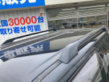 【ルーフレール】外観の魅力を引き立てるとともに、ウィンタースポーツや釣り、ロードバイク等で使う各種ギアを積むキャリア取り付けベースに!アクティブなカーライフを楽しむには必須の装備ですね!