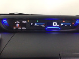 メータは先進的なデジタルメーターを採用!ゆっくりと数字が動くのでとても見やすく表示されます!続可能距離等の情報やHonda SENSINGの注意・警告も表示します!