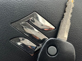 【キーレス】少し離れた場所からでもボタン一つでドアの開錠・施錠ができるのでとっても便利!ドアの鍵穴周りに傷をつけることもありません♪