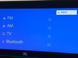 Bluetooth(ブルートゥース)接続機能付き。スマートフォンなどからお気に入りの音楽をワイヤレス再生できます。ドライブがさらに楽しくなりますね。