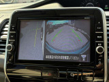 狭い道でのすれ違い、左側のガードレールや側溝が見えないと不安になりませんか?アラウンドビューモニターならバックカメラに加え、発進時に前方や周囲の確認、すれ違い時の助手席側下方の確認も出来て安心です♪