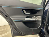 メモリー付きパワーシートが装備されている車両はシートの位置・ドアミラーの角度・ハンドルの位置を3名まで記憶出来ます。